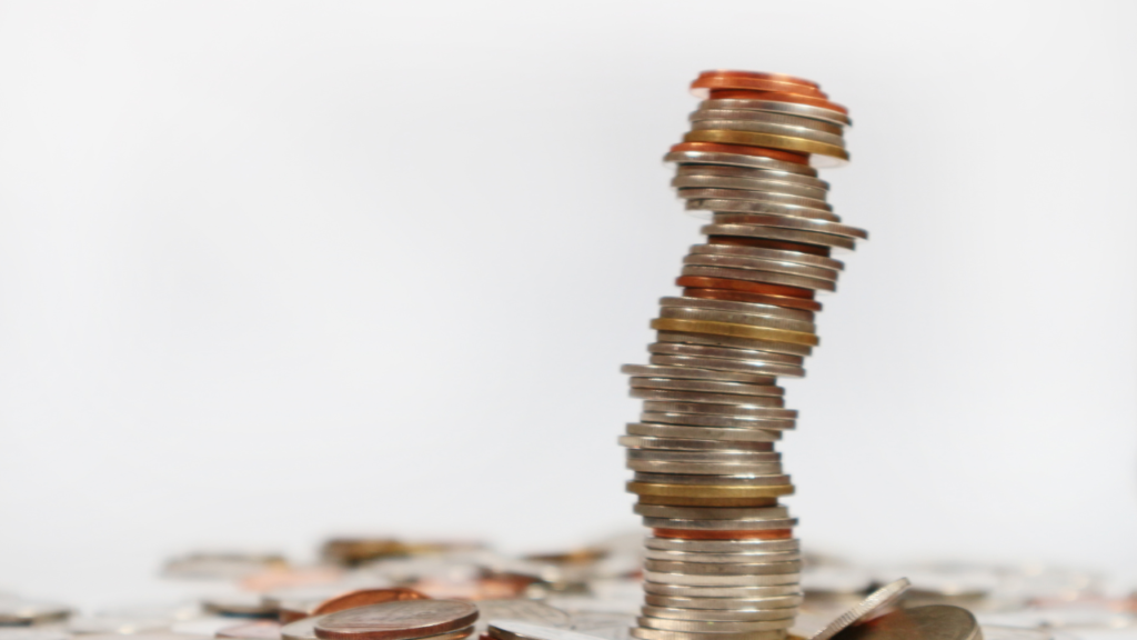 お金を積み上げ